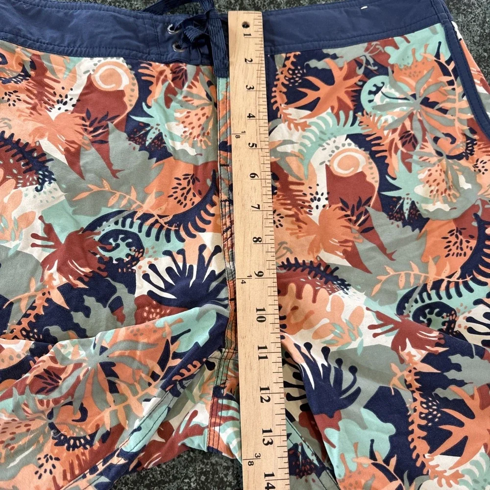 Patagonia‎ Men's Size 32 Wavefarer Scallop Hem Board Shorts Hawaiian Sunset